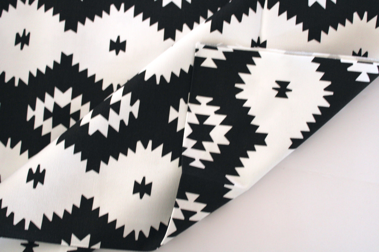 Canvas | Daring Tribal Noir | Wide Back